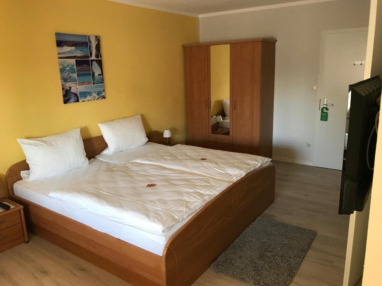 Hotel Zum Ochsen Wonsheim Bagian luar foto