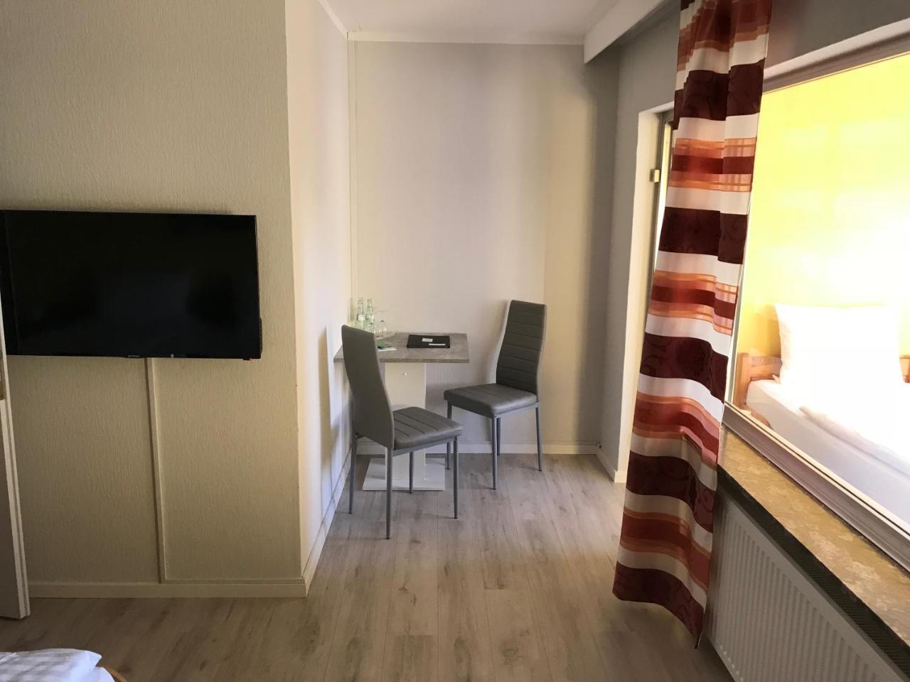 Hotel Zum Ochsen Wonsheim Bagian luar foto