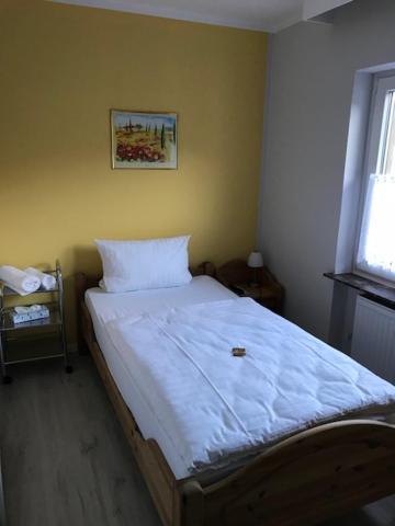 Hotel Zum Ochsen Wonsheim Bagian luar foto